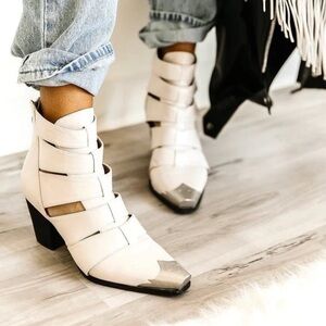 NWOT Dakota Booties Woven White Leather Metal Toe Western Bootie Detail Womens 8